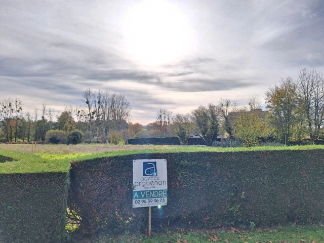 0 m² land for sale in Côtes-d'Armor, Brittany, France - FrenchPropertyPortal.com
Plénée-Jugon town center, building plot of 1012 sqm - Not in a housing estate - All amenities
for sale for 75,763€ in Côtes-d'Armor, Brittany