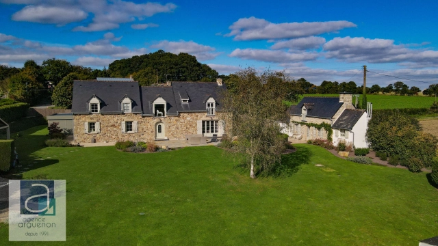 
JUGON-LES-LACS ? Elegant Stone Property with Guest Cottage, Landscaped Gardens and Exceptional Setting
 for sale for 520,000&euro; in Côtes-d'Armor, Brittany