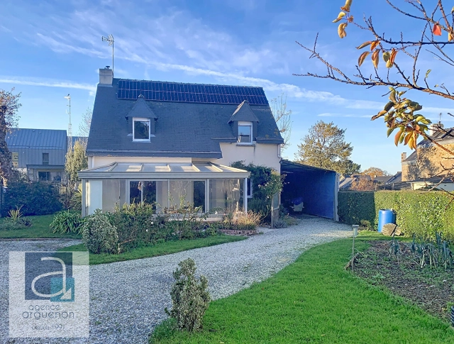 4 Bedroom(s) - 1 Bathroom(s) - 0 m² land for sale in Ille et Villaine, Brittany, France - FrenchPropertyPortal.com
In Dinard, close to everything, a lovely traditional house, single-level living - charming garden - veranda overlooking the garden. Contact
for sale for 444,900€ in Ille et Villaine, Brittany