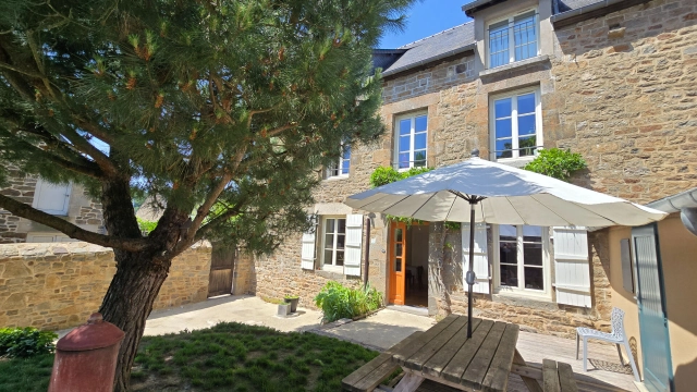 
SAINT MALO / DINAN Exceptional Property overlooking Le Lyvet Harbour and the River Rance
 for sale for 610,650&euro; in Côtes-d'Armor, Brittany