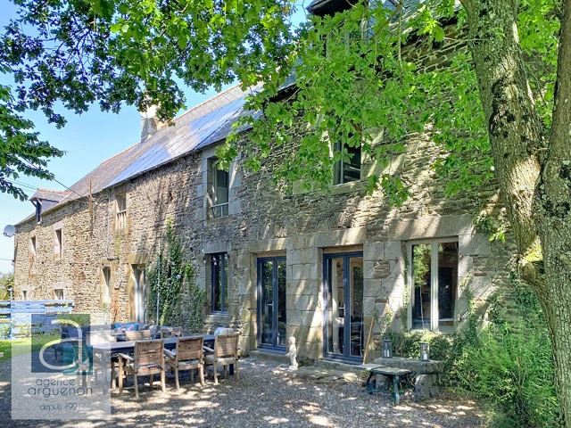 
SECTOR DOL-DE-BRETAGNE / MONT ST MICHEL : Superbly Presented Refurbished Farmhouse and Mill ? A Spacious and Elegant Family Home with Separate Guest Accommodation or Flexible Letting Units as a Turnkey Business Opportunity.
 for sale for 686,400&euro; in Ille et Villaine, Brittany
