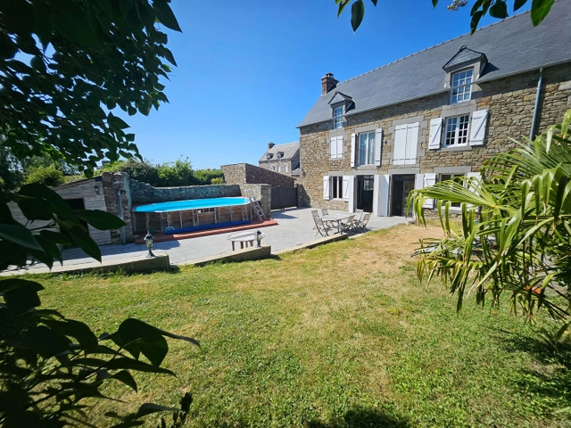 
Between stone, nature and the Rance river: a property with character, 3 bedrooms, above-ground pool and the Rance river within walking distance!
 for sale for 540,000&euro; in Côtes-d'Armor, Brittany