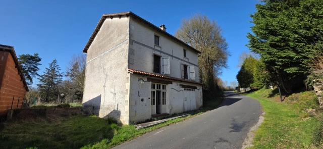 
House to renovate - 3 bedrooms - ALLOUE (16)
 for sale for 35,000&euro; in Charente, Poitou-Charentes