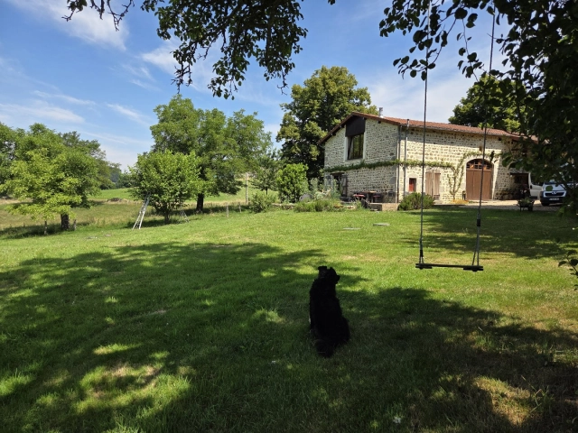 Character property on grounds of 2,3 hectares of land with open views for sale for 315,000&euro; in Puy-de-Dôme, Auvergne