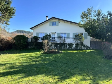 5 Bedroom(s) - 3 Bathroom(s) - 0 m² land for sale in Allier, Auvergne, France - FrenchPropertyPortal.com Family home with forest view and buildable land – sought-after residential area. for sale for 278,000€ in Allier, Auvergne
