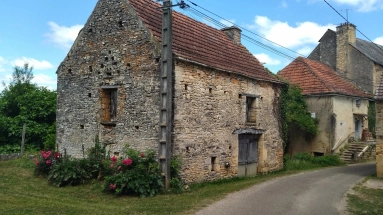2 Bedroom(s) - 800m² land for sale in Lot, Midi-Pyrénées, France - FrenchPropertyPortal.com Ideally Located Property Needing Renovation for sale for 99,900€ in Lot, Midi-Pyrénées