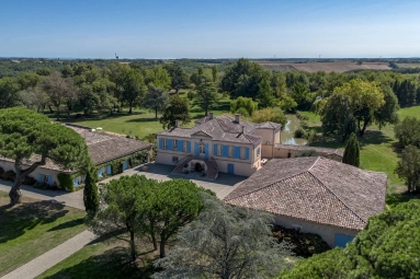 Exceptional Tarn-et-Garonne Estate with Manor House, Heated Pool, and Equestrian Facilities for sale for 2,250,000&euro; in Tarn-et-Garonne, Midi-Pyrénées
