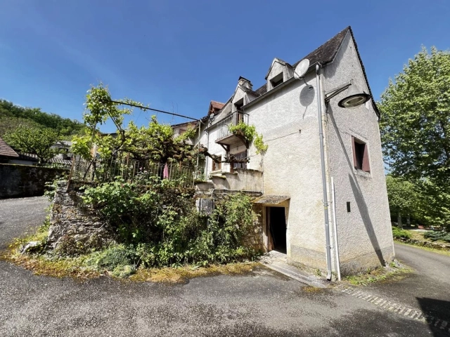 2 Bedroom(s) - 1 Bathroom(s) - 8,342m² land for sale in Lot, Midi-Pyrénées, France - FrenchPropertyPortal.com Delightful, 2 bedroomed, semi-detached property in a charming village, 30 minutes from Cahors for sale for 105,000€ in Lot, Midi-Pyrénées