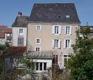 Gorgeous 19th century townhouse in a great location for sale for 477,000€ in Haute-Vienne, Limousin