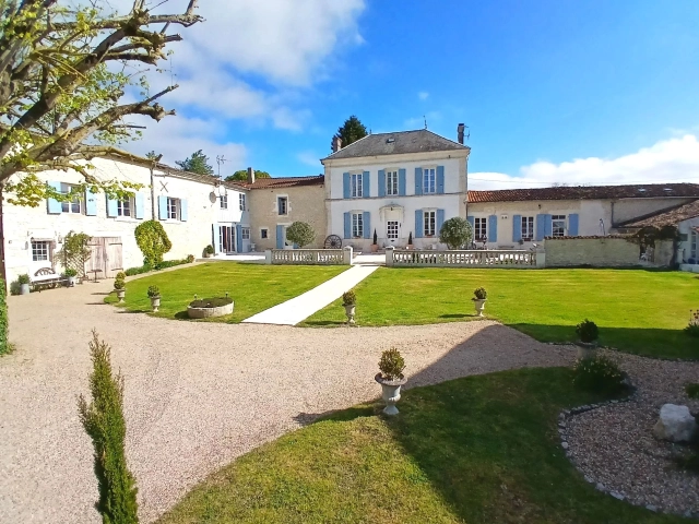 8 Bedroom(s) - 7 Bathroom(s) - 3,408m² land for sale in Charente-Maritime, Poitou-Charentes, France - FrenchPropertyPortal.com Elegant manor house estate with 8 bedrooms, guest house and a pool for sale for 954,000€ in Charente-Maritime, Poitou-Charentes