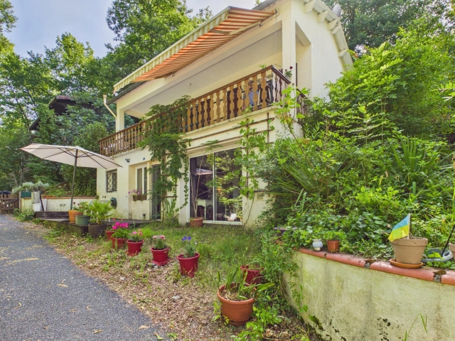 3 Bedroom(s) - 2 Bathroom(s) - 1,129m² land for sale in Tarn, Midi-Pyrénées, France - FrenchPropertyPortal.com Sector Sérenac, Albi: 3-Bedroom House with Balcony, view to Tarn river. for sale for 160,500€ in Tarn, Midi-Pyrénées