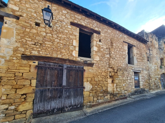 130m² land for sale in Dordogne, Aquitaine, France - FrenchPropertyPortal.com Charming Stone Townhouse with Exceptional Potential for sale for 40,000€ in Dordogne, Aquitaine