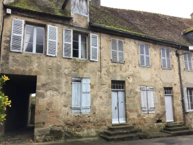 Town property in beautiful medieval setting for sale for 80,000&euro; in Indre, Centre