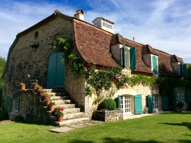 Charming and secluded manor house with guest house and pool in 28 hectares for sale for 1,500,000&euro; in Lot, Midi-Pyrénées