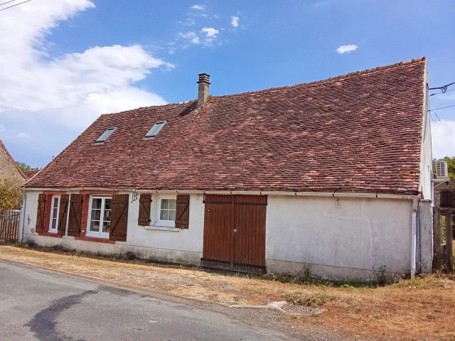 Hamlet house with barn, garage and studio for sale for 81,750&euro; in Indre, Centre