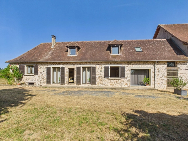 5 Bedroom(s) - 2 Bathroom(s) - 194,750m² land for sale in Haute-Vienne, Limousin, France - FrenchPropertyPortal.com 5 bedroom Equestrian property with excellent stabling and 19.5ha for sale for 498,200€ in Haute-Vienne, Limousin