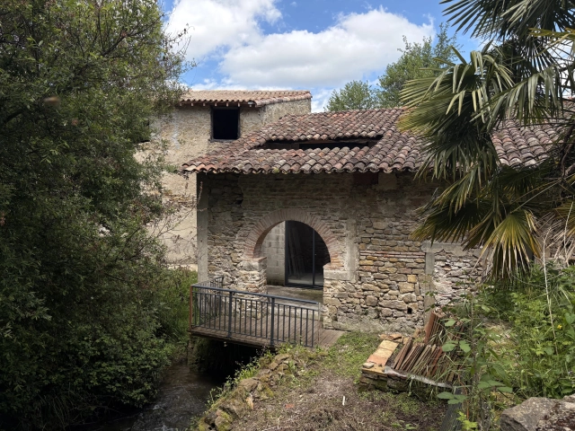 Exceptional  renovation project in canal-side setting. for sale for 82,500&euro; in Aude, Languedoc-Roussillon