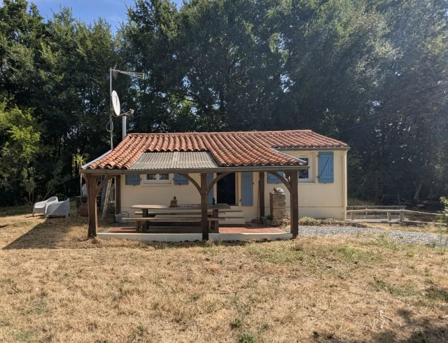 1 Bedroom(s) - 1 Bathroom(s) - 1,100m² land for sale in Vendée, Pays-de-la-Loire, France - FrenchPropertyPortal.com Charming One-Bedroom Cottage in a Peaceful Setting for sale for 130,800€ in Vendée, Pays-de-la-Loire
