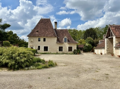 14th C Manor house, guest house,  large outbuildings and land for sale for 499,000&euro; in Indre, Centre