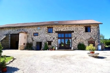 7 Bedroom(s) - 7 Bathroom(s) - 75,138m² land for sale in Haute-Vienne, Limousin, France - FrenchPropertyPortal.com Charming family home with gite potential on 7.5ha for sale for 498,200€ in Haute-Vienne, Limousin