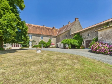 Beautiful manor house with guest house, outbuildings and 4 ha for sale for 698,280&euro; in Vendée, Pays-de-la-Loire