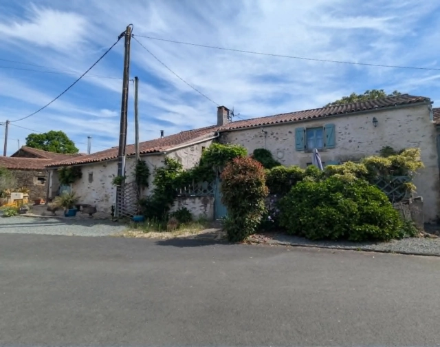 Spacious, characterful house with gite potential in Vouvant for sale for 299,600&euro; in Vendée, Pays-de-la-Loire