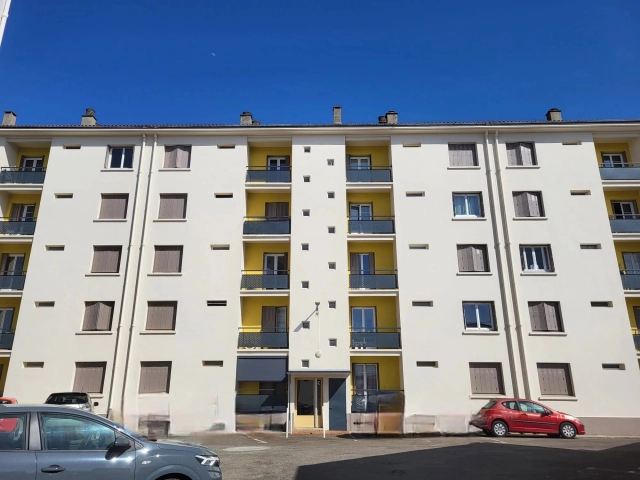 Apartment with stunning views over Carcassonne for sale for 78,000&euro; in Aude, Languedoc-Roussillon