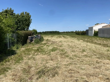 BUILDING PLOT 1.600M² for sale for 71,000&euro; in Charente-Maritime, Poitou-Charentes