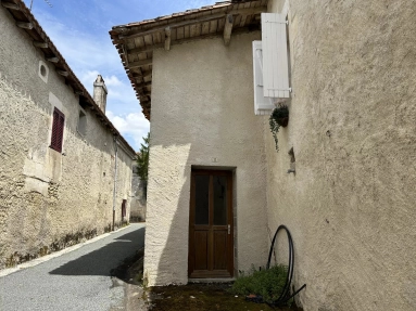 95m² land for sale in Dordogne, Aquitaine, France - FrenchPropertyPortal.com House to renovate in picture postcard village for sale for 32,000€ in Dordogne, Aquitaine