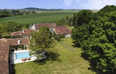 7 Bedroom(s) - 4 Bathroom(s) - 9,950m² land for sale in Charente, Poitou-Charentes, France - FrenchPropertyPortal.com Impressive 7 bedroom stone manoir with guest house and stunning views for sale for 925,000€ in Charente, Poitou-Charentes