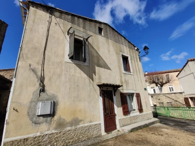 Village house with parking, detached garden, and additional outdoor areas for sale for 100,000&euro; in Aude, Languedoc-Roussillon