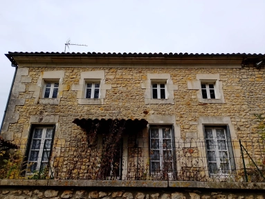 Between JONZAC /ST GENIS for sale for 77,000&euro; in Charente-Maritime, Poitou-Charentes