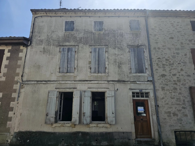 1 Bedroom(s) - 1 Bathroom(s) - 160m² land for sale in Gironde, Aquitaine, France - FrenchPropertyPortal.com Great potential ! for sale for 109,000€ in Gironde, Aquitaine