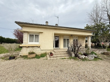 3 Bedroom(s) - 1 Bathroom(s) - 2,951m² land for sale in Gironde, Aquitaine, France - FrenchPropertyPortal.com Three-bedroom house close to amenities for sale for 199,800€ in Gironde, Aquitaine