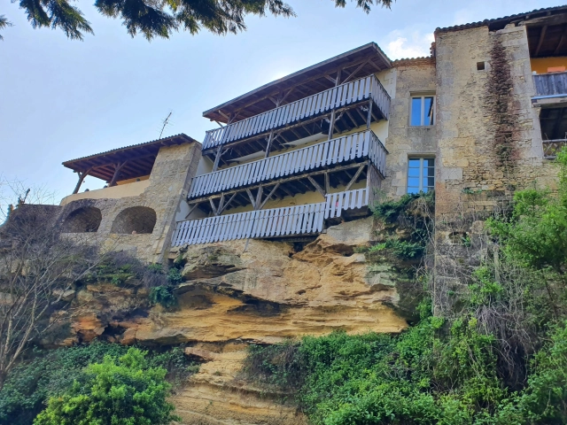 2 Bedroom(s) - 1 Bathroom(s) - 153m² land for sale in Gironde, Aquitaine, France - FrenchPropertyPortal.com Rare historic 2 bed property for sale for 191,500€ in Gironde, Aquitaine