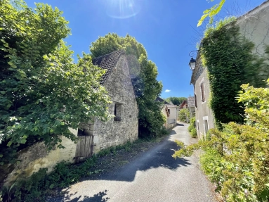 2 Bedroom(s) - 1 Bathroom(s) - 731m² land for sale in Lot, Midi-Pyrénées, France - FrenchPropertyPortal.com Detached house in desirable village needing renovating. for sale for 72,250€ in Lot, Midi-Pyrénées