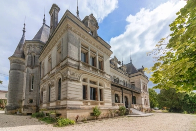 10 Bedroom(s) - 7 Bathroom(s) - 21,895m² land for sale in Charente, Poitou-Charentes, France - FrenchPropertyPortal.com Magnificent 19th Century Château in the heart of the Cognac vines for sale for 1,499,000€ in Charente, Poitou-Charentes