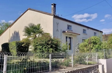 4 Bedroom(s) - 3 Bathroom(s) - 1,048m² land for sale in Gironde, Aquitaine, France - FrenchPropertyPortal.com Stone house to reinvent – Port-Sainte-Foy (Dordogne) for sale for 134,000€ in Gironde, Aquitaine