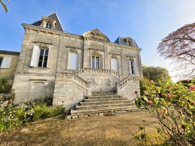 Vineyard Château with Strong Development Potential Close to Bordeaux for sale for 1,905,000&euro; in Gironde, Aquitaine
