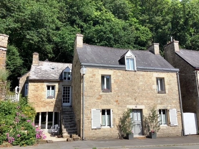 2 Bedroom(s) - 1 Bathroom(s) - 1,033m² land for sale in Morbihan, Brittany, France - FrenchPropertyPortal.com Maison 6 Pièces + Dépendance 56160 Guémené-sur-Scorff for sale for 98,000€ in Morbihan, Brittany