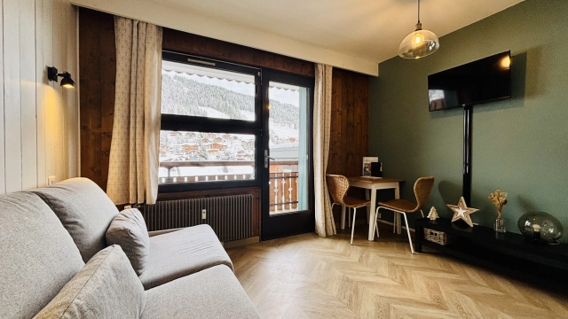 1 Bedroom(s) - 1 Bathroom(s) - 0 m² land for sale in Haute-Savoie, Rhône-Alpes, France - FrenchPropertyPortal.com Central Studio Apartment Close to the Pistes for sale for 179,000€ in Haute-Savoie, Rhône-Alpes