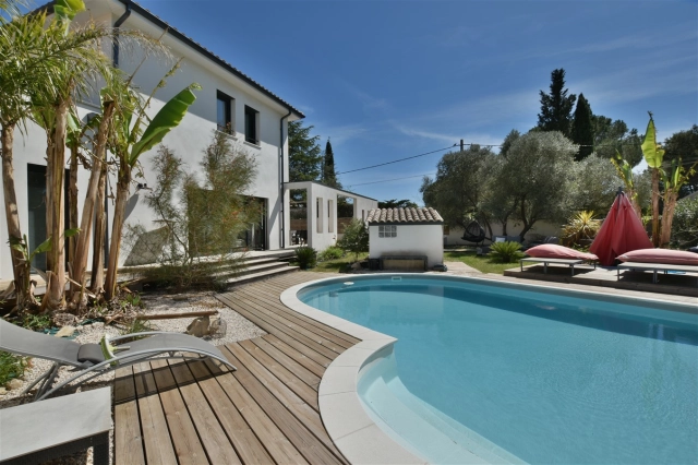 Uzes Area for sale for 695,000&euro; in Gard, Languedoc-Roussillon