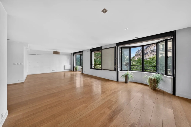 3 Bedroom(s) - 2 Bathroom(s) - 0 m² land for sale in Paris, Ile-de-France, France - FrenchPropertyPortal.com Golden Triangle - Trocadéro (8th - 16th) for sale for 1,490,000€ in Paris, Ile-de-France