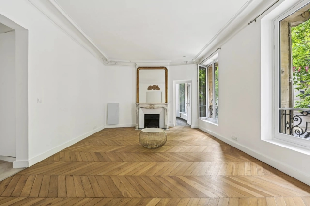 2 Bedroom(s) - 1 Bathroom(s) - 0 m² land for sale in Paris, Ile-de-France, France - FrenchPropertyPortal.com Golden Triangle - Trocadéro (8th - 16th) for sale for 1,249,000€ in Paris, Ile-de-France