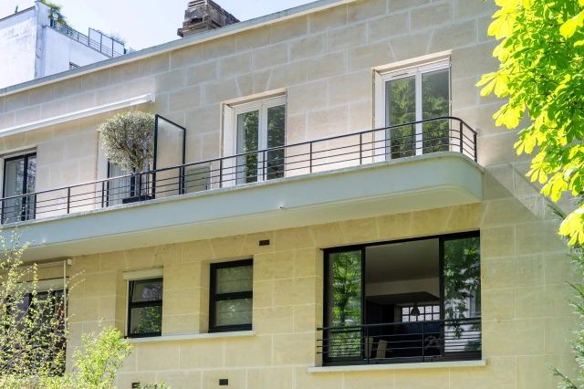 2 Bedroom(s) - 1 Bathroom(s) - 0 m² land for sale in Paris, Ile-de-France, France - FrenchPropertyPortal.com Golden Triangle - Trocadéro (8th - 16th) for sale for 1,075,000€ in Paris, Ile-de-France