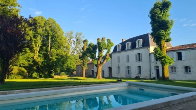 7 Bedroom(s) - 5 Bathroom(s) - 0 m² land for sale in Charente-Maritime, Poitou-Charentes, France - FrenchPropertyPortal.com Logis charentais au cadre enchanteur for sale for 954,000€ in Charente-Maritime, Poitou-Charentes