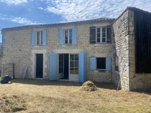 Jolie maison de village à finaliser for sale for 86,400&euro; in Charente-Maritime, Poitou-Charentes