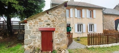 For sale in the Creuse, a house and barn on a plot of 3500m² for sale for 92,500&euro; in Creuse, Limousin