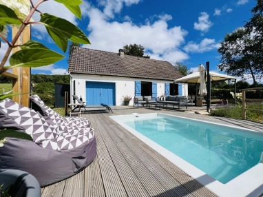 2 Bedroom(s) - 0 m² land for sale in Nièvre, Burgundy, France - FrenchPropertyPortal.com House with lovely views and swimming pool for sale in Burgundy for sale for 185,000€ in Nièvre, Burgundy