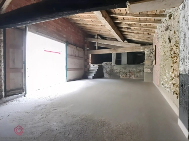 Spacious shed for sale for 35,000&euro; in Aude, Languedoc-Roussillon